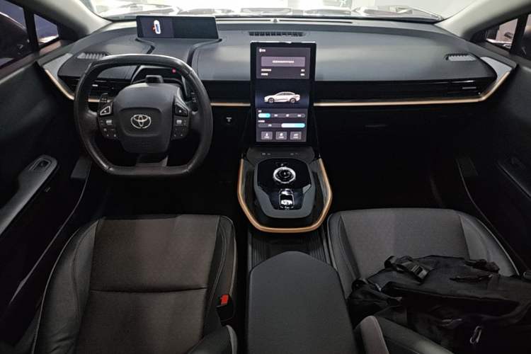 Used Toyota bZ3 2023 616 km Long-Range Premium Center Console