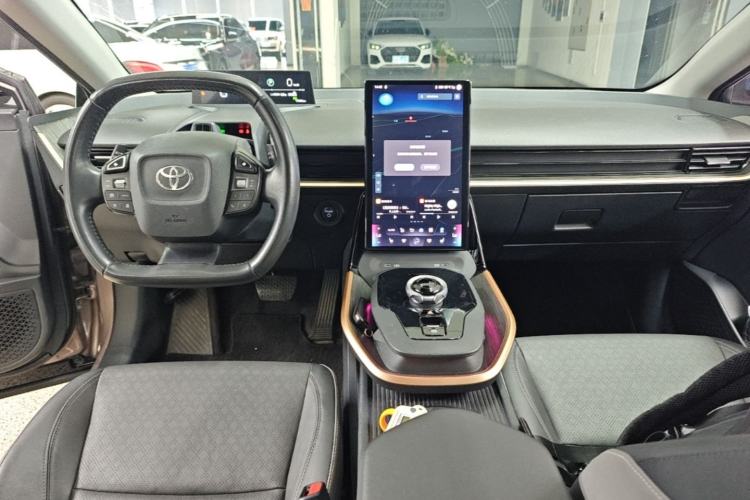 Used Toyota bZ3 2023 616 km Long-Range Premium Center Console