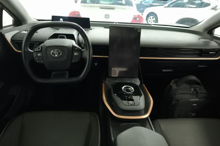 Used Toyota bZ3 2023 616 km Long-Range Premium Center Console