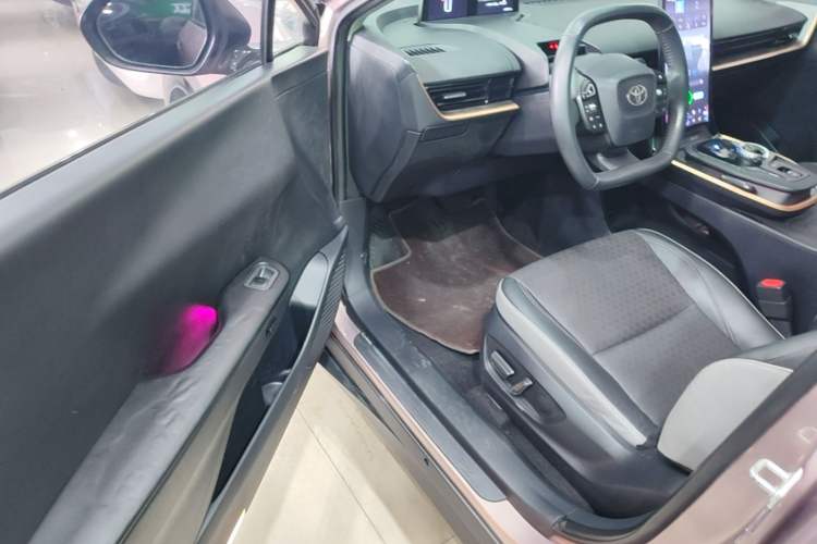Used Toyota bZ3 2023 616 km Long-Range Premium Driver Seat