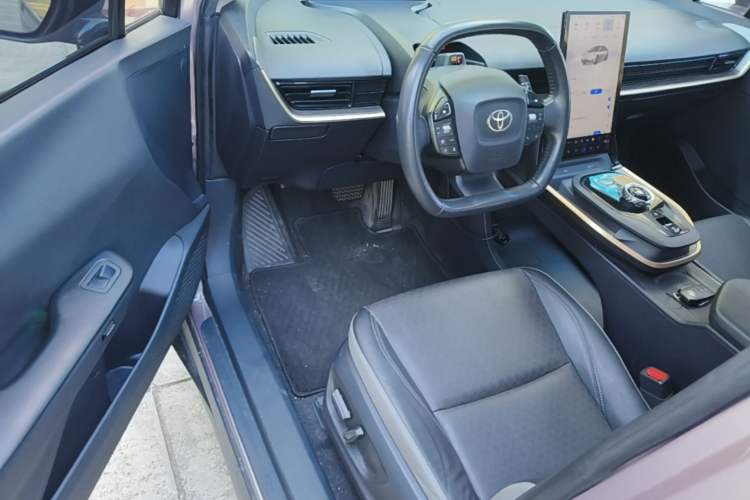 Used Toyota bZ3 2023 616 km Long-Range Premium Driver Seat
