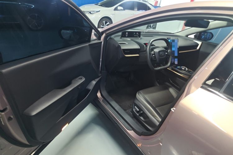 Used Toyota bZ3 2023 616 km Long-Range Premium Driver Seat