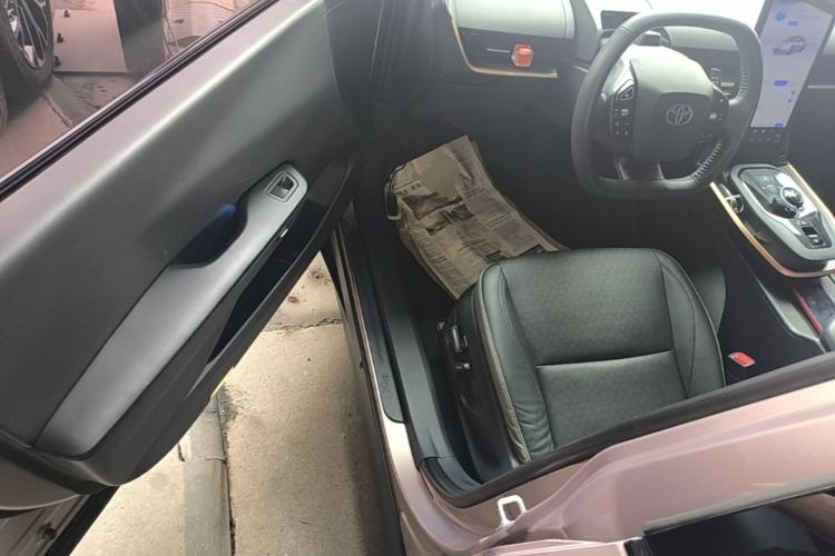 Used Toyota bZ3 2023 616 km Long-Range Premium Driver Seat