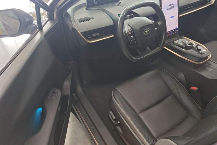 Used Toyota bZ3 2023 616 km Long-Range Premium Driver Seat