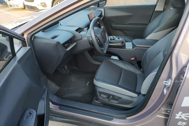 Used Toyota bZ3 2023 616 km Long-Range Premium Driver Seat