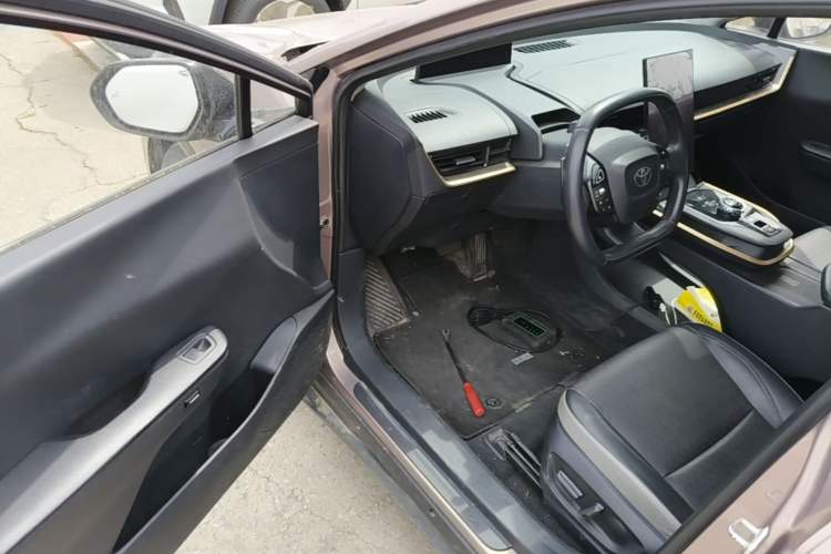 Used Toyota bZ3 2023 616 km Long-Range Premium Driver Seat