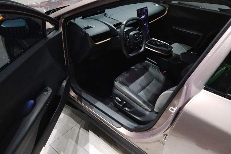 Used Toyota bZ3 2023 616 km Long-Range Premium Driver Seat