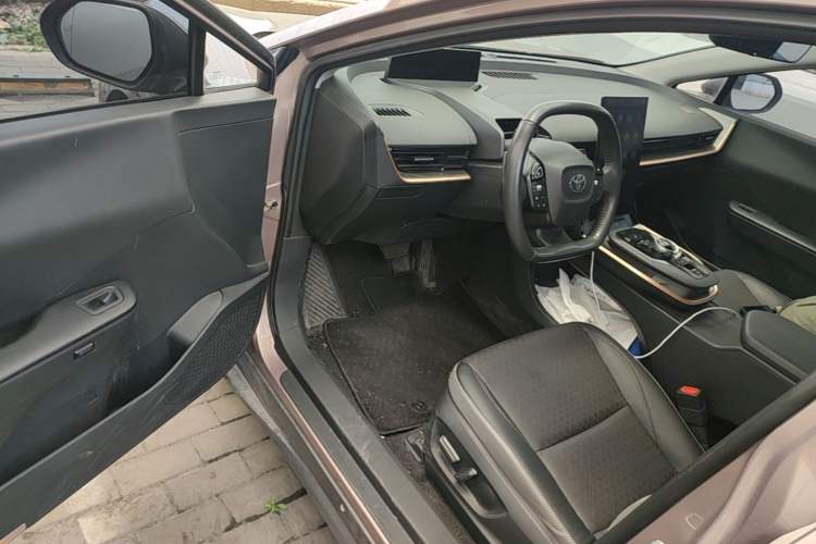 Used Toyota bZ3 2023 616 km Long-Range Premium Driver Seat