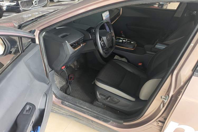Used Toyota bZ3 2023 616 km Long-Range Premium Driver Seat