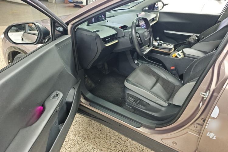 Used Toyota bZ3 2023 616 km Long-Range Premium Driver Seat