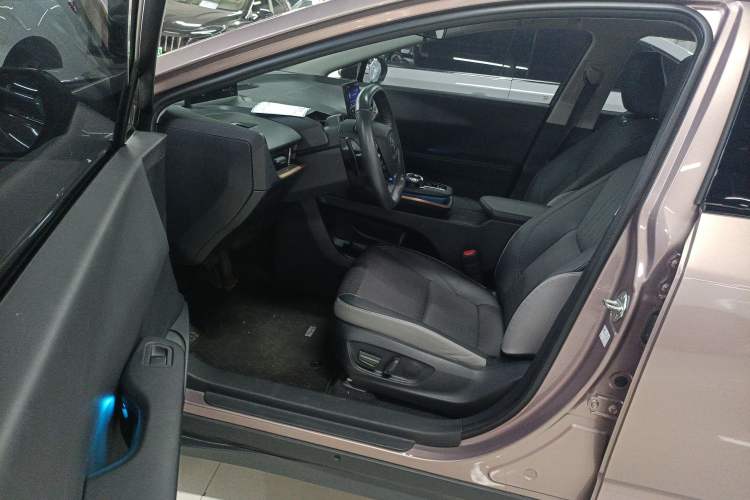 Used Toyota bZ3 2023 616 km Long-Range PRO Driver Seat