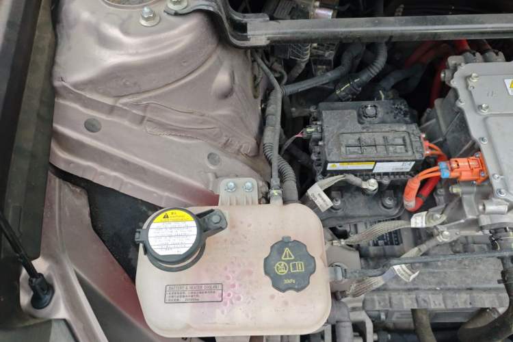 Used Toyota bZ3 2023 616 km Long-Range Premium Engine Bay Right