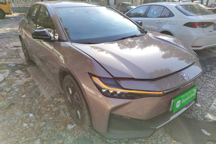 Used Toyota bZ3 2023 616 km Long-Range Premium Exterior 2