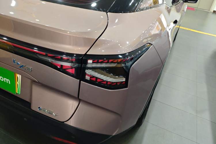 Used Toyota bZ3 2023 616 km Long-Range Premium Exterior 3