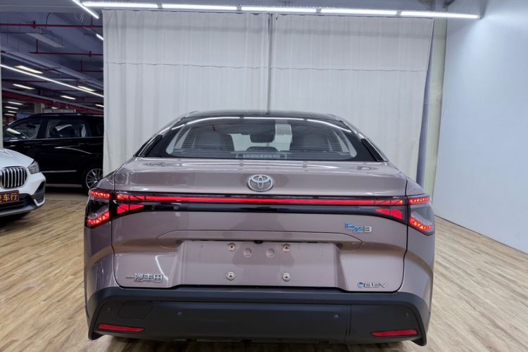 Used Toyota bZ3 2023 616 km Long-Range Premium Exterior 5