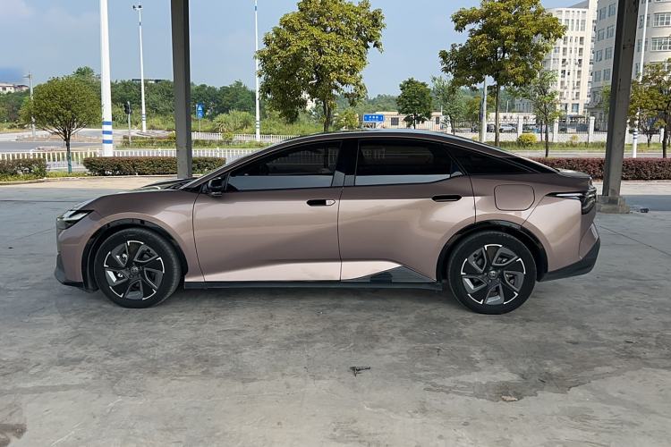 Used Toyota bZ3 2023 616 km Long-Range Premium Exterior 5