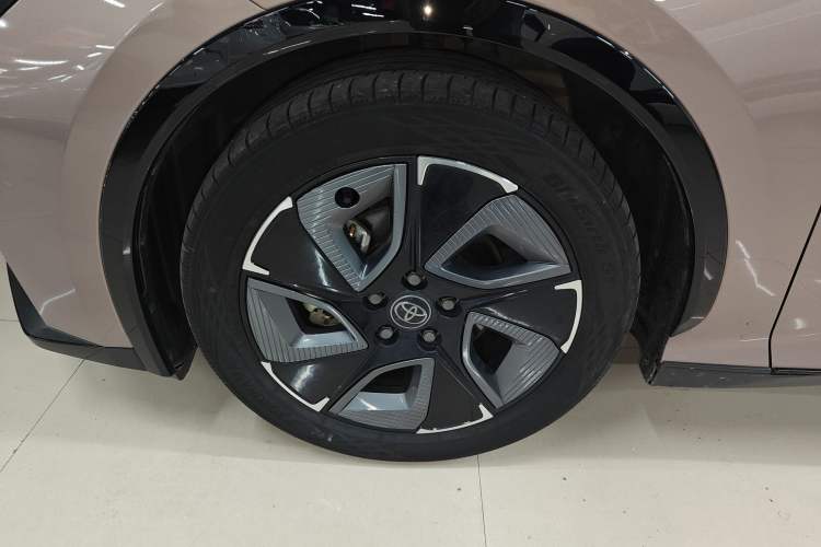 Used Toyota bZ3 2023 616 km Long-Range Premium Exterior 7