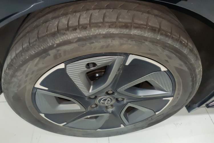 Used Toyota bZ3 2023 616 km Long-Range Premium Exterior 8