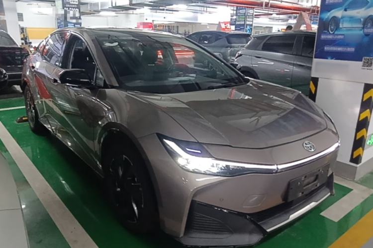 Used Toyota bZ3 2023 616 km Long-Range Premium Front Right 45 Deg