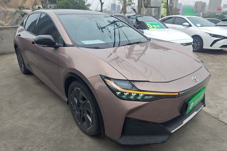 Used Toyota bZ3 2023 616 km Long-Range Premium Front Right 45 Deg