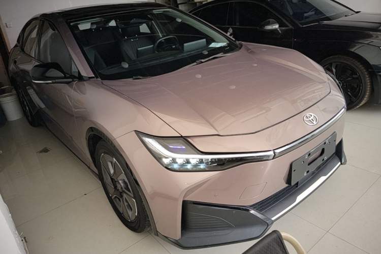Used Toyota bZ3 2023 616 km Long-Range Premium Front Right 45 Deg