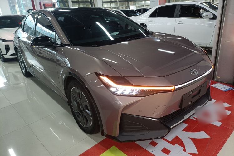 Used Toyota bZ3 2023 616 km Long-Range PRO Front Right 45 Deg