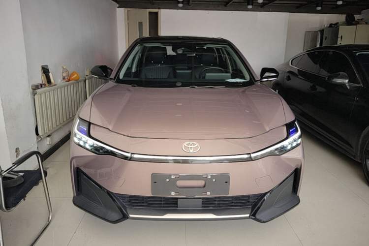Used Toyota bZ3 2023 616 km Long-Range Premium Front