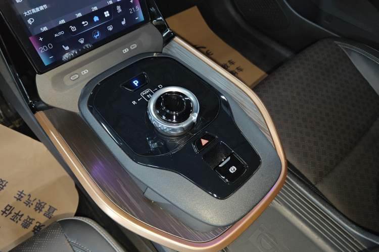 Used Toyota bZ3 2023 616 km Long-Range Premium Gear Lever