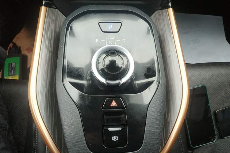 Used Toyota bZ3 2023 616 km Long-Range Premium Gear Lever