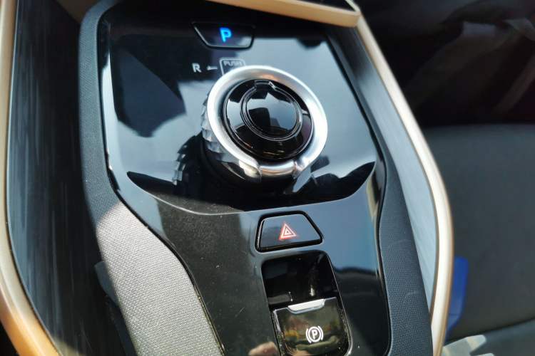 Used Toyota bZ3 2023 616 km Long-Range Premium Gear Lever