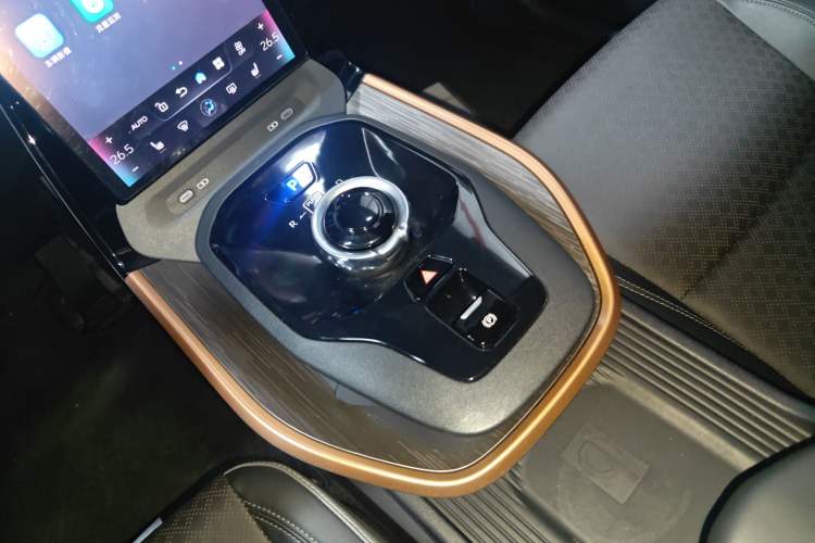 Used Toyota bZ3 2023 616 km Long-Range Premium Gear Lever
