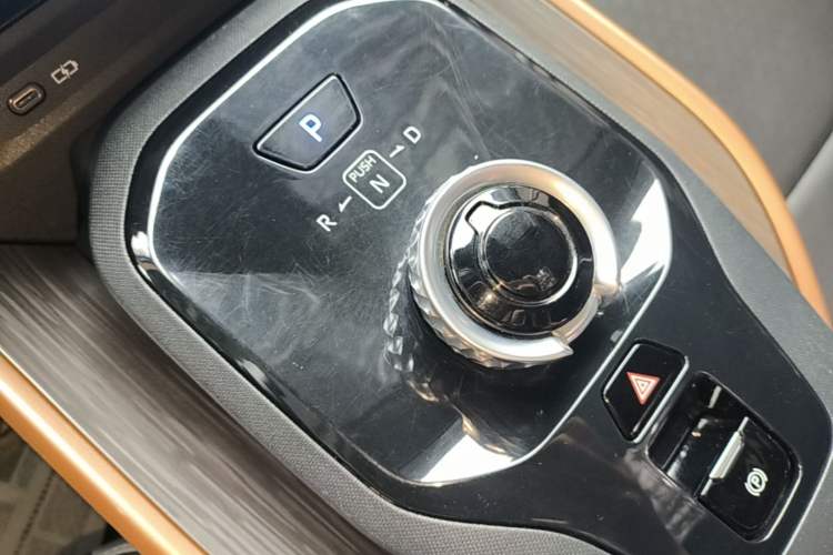 Used Toyota bZ3 2023 616 km Long-Range Premium Gear Lever