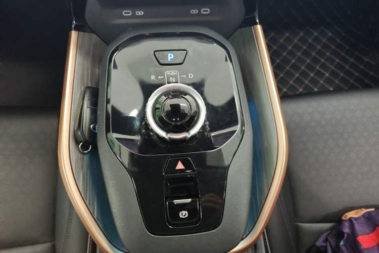 Used Toyota bZ3 2023 616 km Long-Range Premium Gear Lever