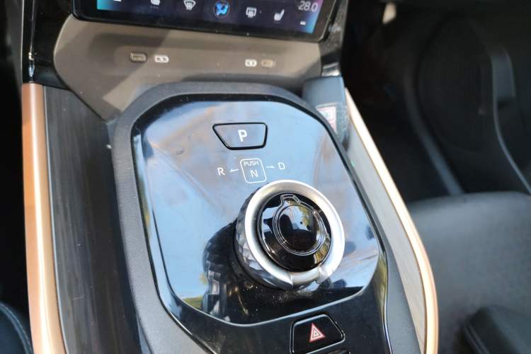 Used Toyota bZ3 2023 616 km Long-Range Premium Gear Lever