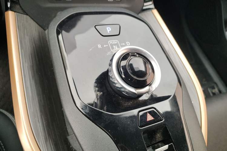 Used Toyota bZ3 2023 616 km Long-Range Premium Gear Lever