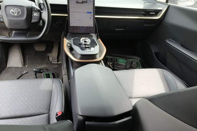 Used Toyota bZ3 2023 616 km Long-Range Premium Gear Lever