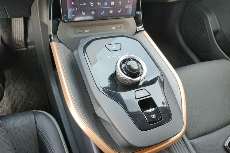 Used Toyota bZ3 2023 616 km Long-Range Premium Gear Lever