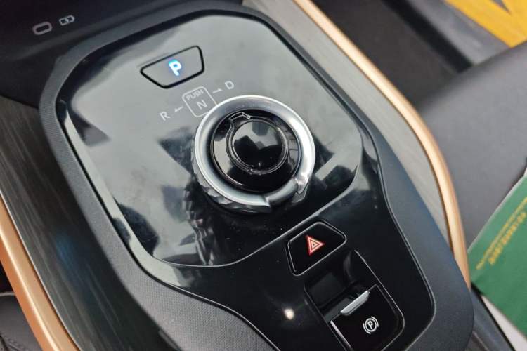 Used Toyota bZ3 2023 616 km Long-Range Premium Gear Lever