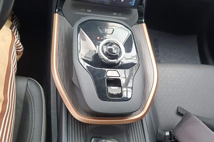 Used Toyota bZ3 2023 616 km Long-Range Premium Gear Lever
