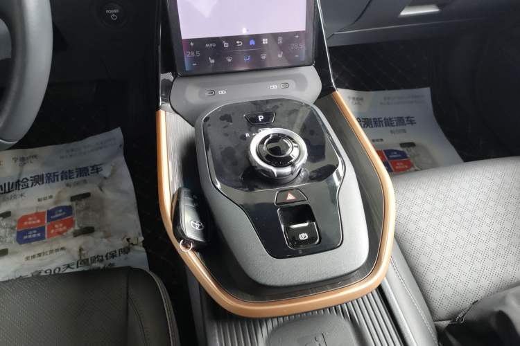 Used Toyota bZ3 2023 616 km Long-Range Premium Gear Lever