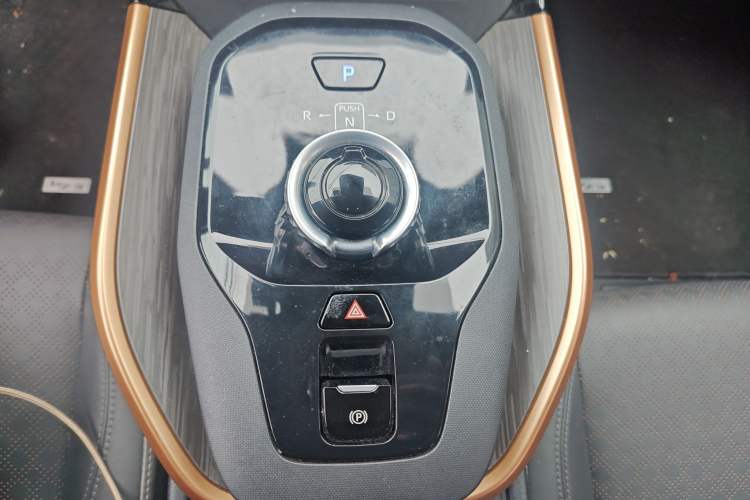 Used Toyota bZ3 2023 616 km Long-Range Premium Gear Lever