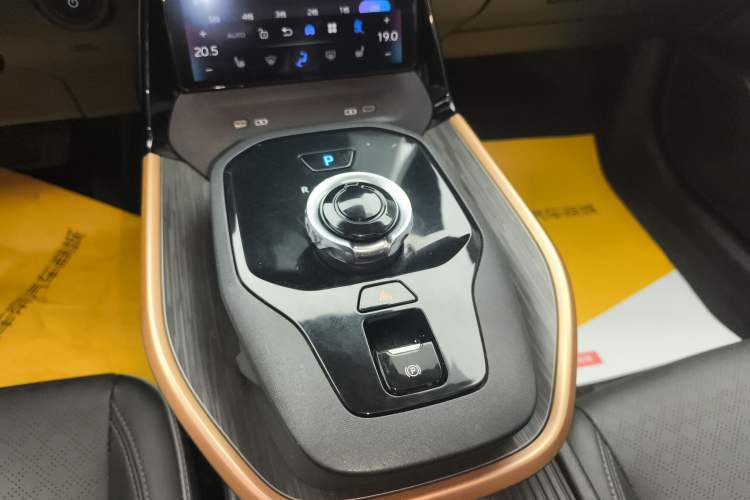 Used Toyota bZ3 2023 616 km Long-Range Premium Gear Lever