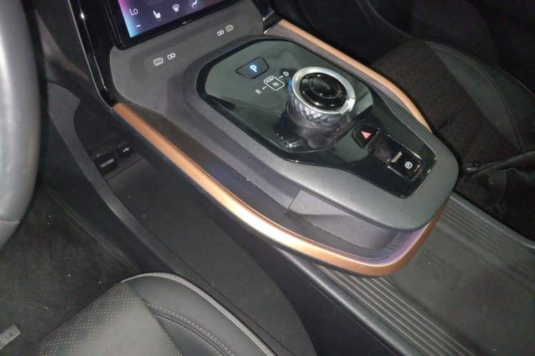Used Toyota bZ3 2023 616 km Long-Range Premium Gear Lever