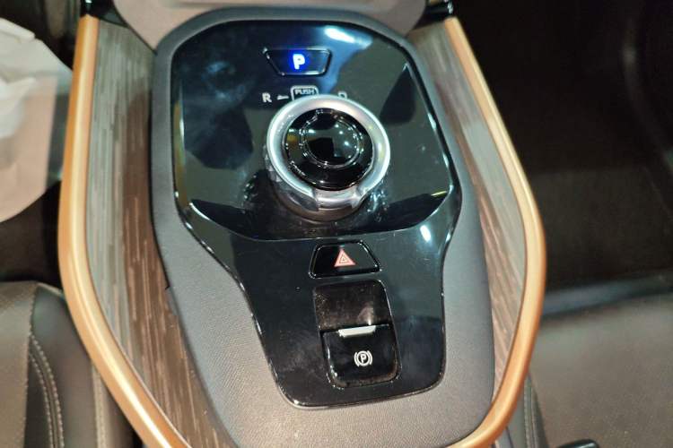 Used Toyota bZ3 2023 616 km Long-Range Premium Gear Lever