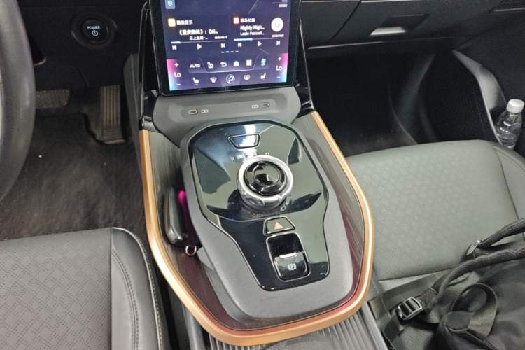 Used Toyota bZ3 2023 616 km Long-Range Premium Gear Lever
