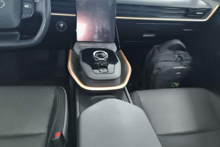 Used Toyota bZ3 2023 616 km Long-Range Premium Gear Lever