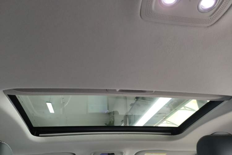 Used Toyota bZ3 2023 616 km Long-Range Premium Headliner