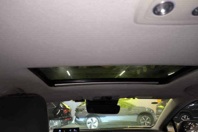 Used Toyota bZ3 2023 616 km Long-Range Premium Headliner