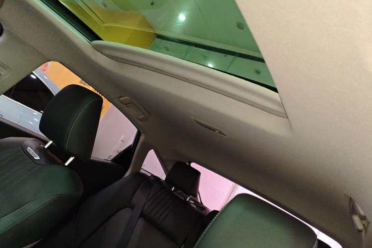 Used Toyota bZ3 2023 616 km Long-Range Premium Headliner