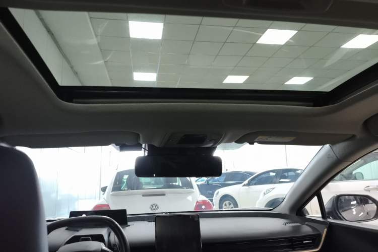 Used Toyota bZ3 2023 616 km Long-Range Premium Headliner